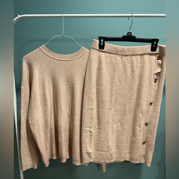 Two piece Sweater and Skirt by Polygram from Henly - Size LARGE - Picture 1 of 9